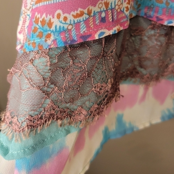 SFIZIO made in Italy large multi patterned pasliy with lace details sleeveless - Picture 2 of 8